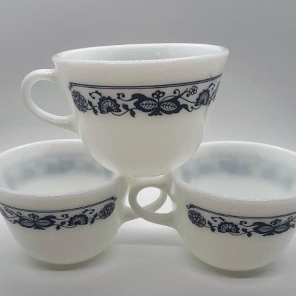 3 Vintage Pyrex Corning Milk Glass Old Town Blue Onion Coffee Tea Mugs Cups